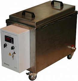 Apparatus for cleaning aluminum molds