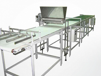 Conveyor for applying filling